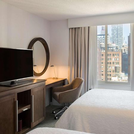 Hampton Inn Manhattan Chelsea New York Exterior photo